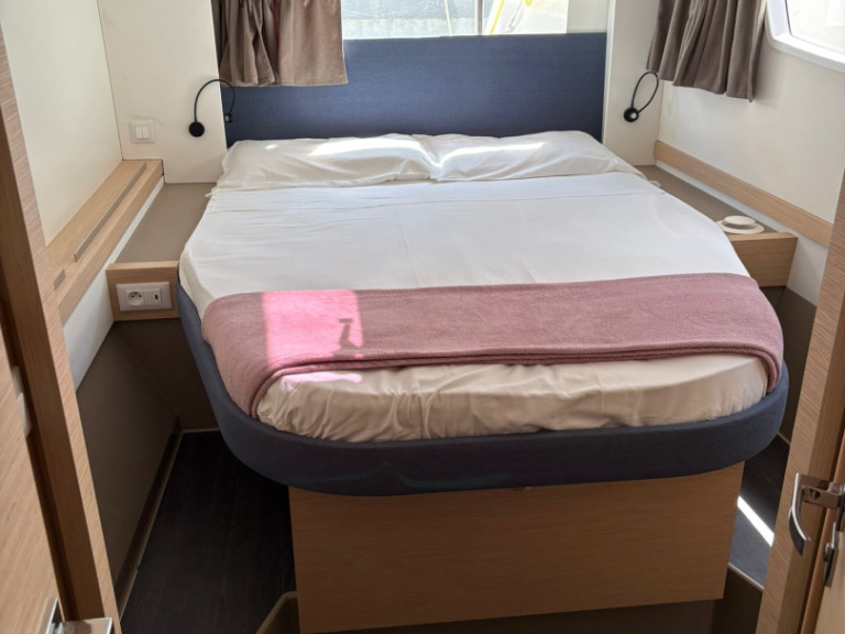Yacht charter Furnari - Fountaine Pajot Astrea 42 on SamBoat