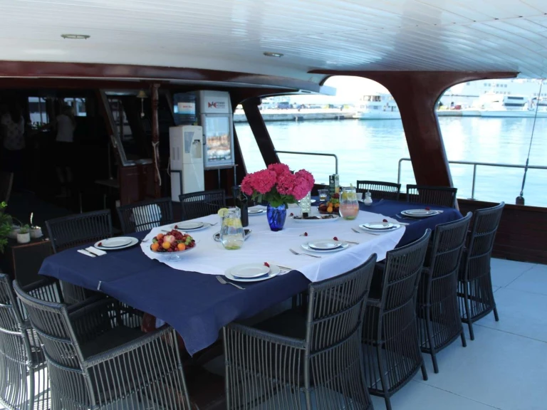 Luxury Yacht to hire Skradin at the best price