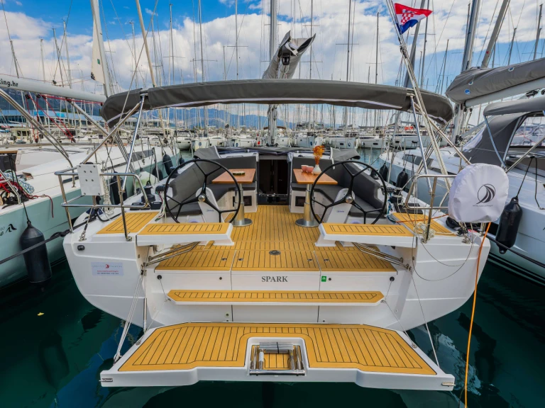 Charter a Hanse Hanse 410 in Šibenik on Samboat