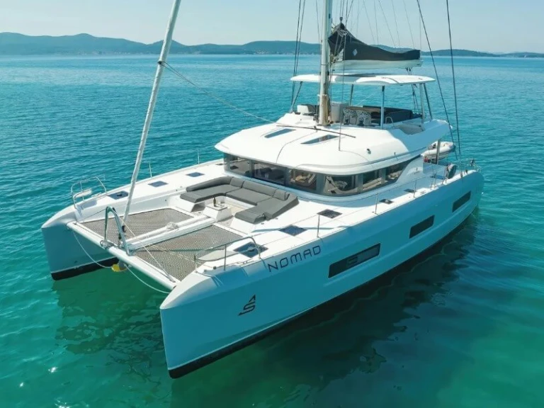 Hire Catamaran Lagoon with a boat licence