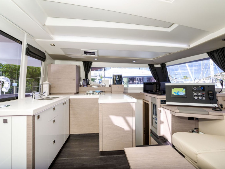 Catamaran hire in Tortola - Fountaine Pajot Astrea 42