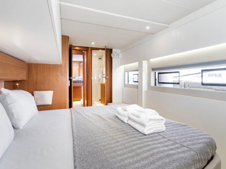 Yacht hire Tortola cheap Bali 5.2