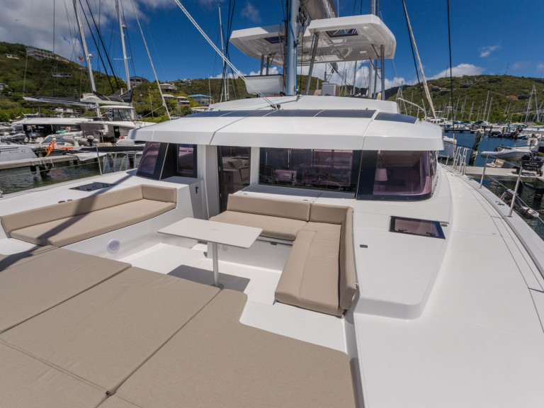 Charter a Bali Unspecified 5 cabs in Tortola on Samboat