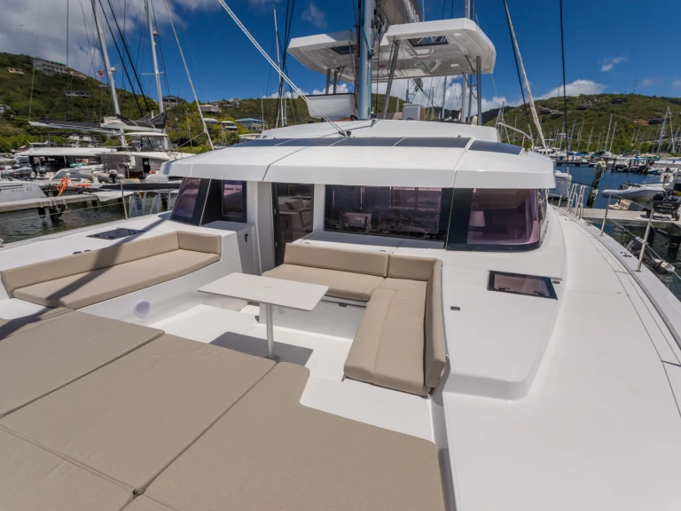Charter a Bali Bali 5.2 in Tortola on Samboat