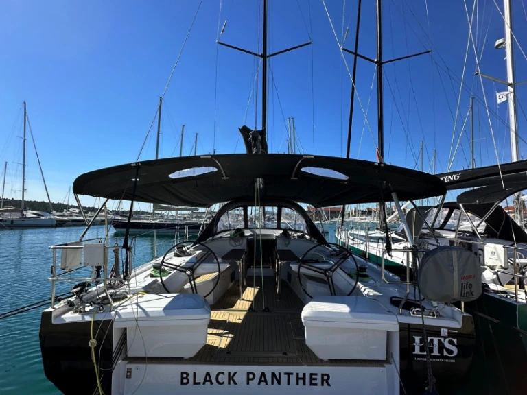 Sailboat hire in Split - Elan Elan E6