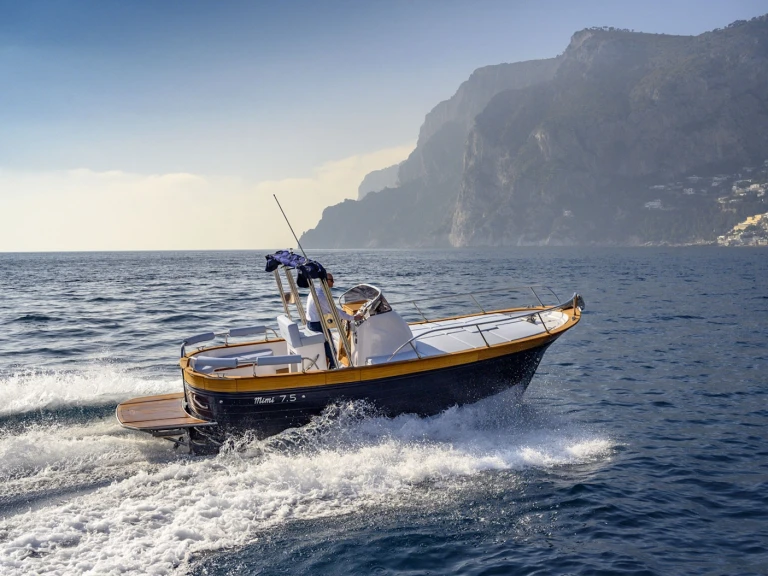 Hire Motorboat Mimi with a boat licence