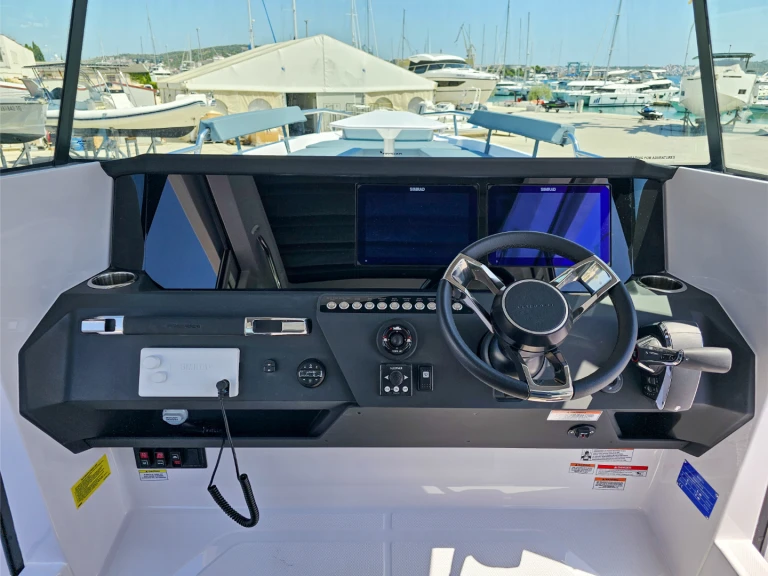 Motorboat to hire Seget Donji at the best price