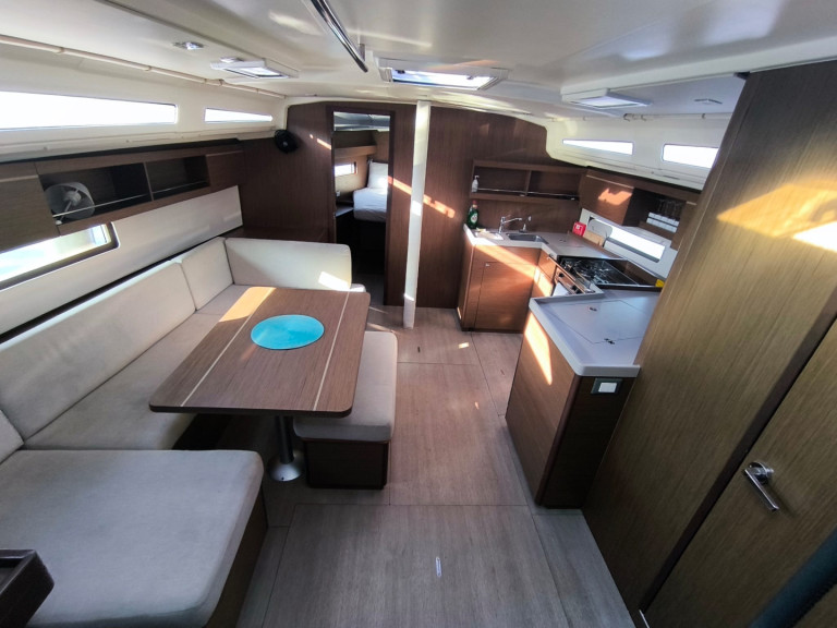 Yacht hire Volos cheap Oceanis 40.1