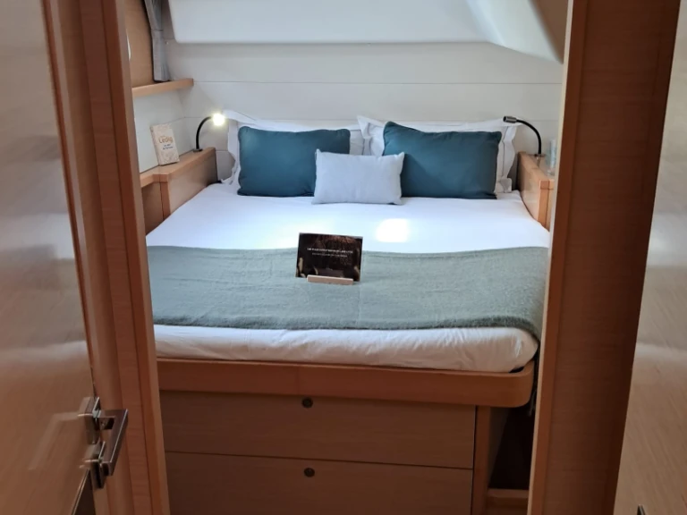 Charter a Lagoon Lagoon 450 F in Propriano on Samboat