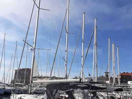 Hire Sailboat Bavaria with a boat licence