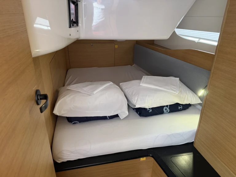 Sailboat hire in Split - Elan Elan E6
