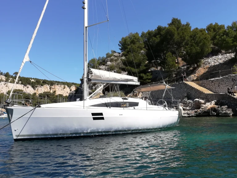 Hire a Elan Impression 35 Marseille
