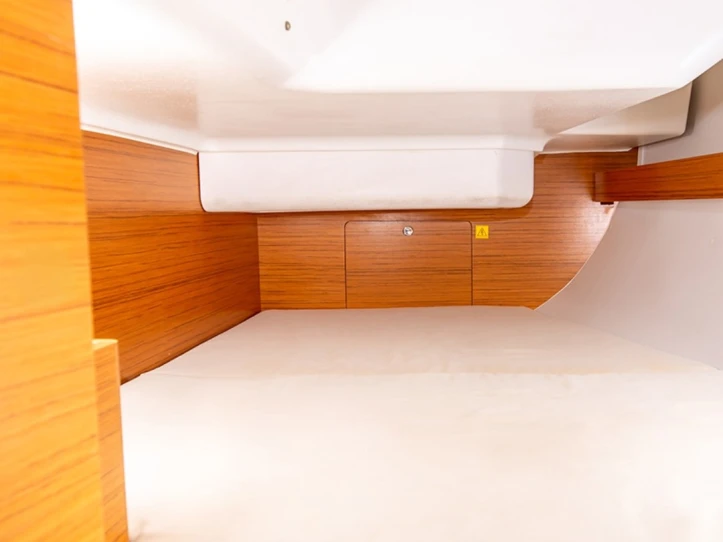 Hire Sailboat Elan with a boat licence