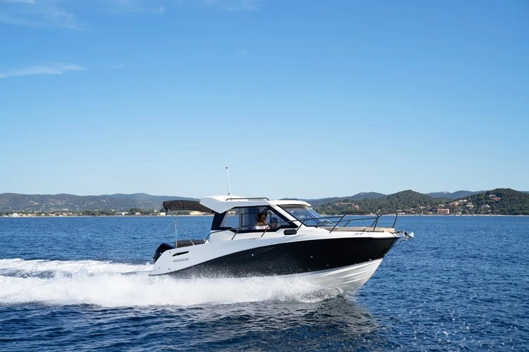 Quicksilver Quicksilver 700 Week-End charter bareboat or skippered in  Fouras