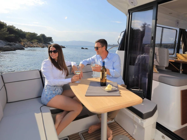 Hire Motorboat with or without skipper Jeanneau Bacoli