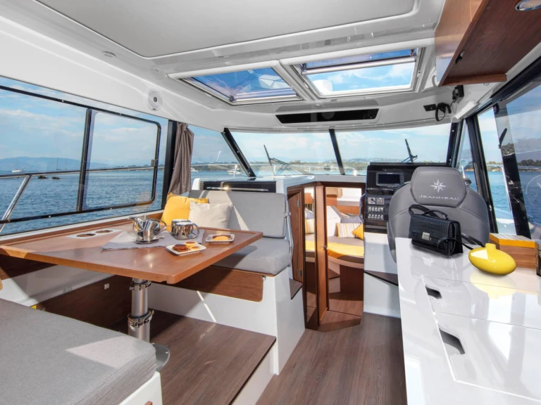 Yacht hire Bacoli cheap Merry Fisher 1095