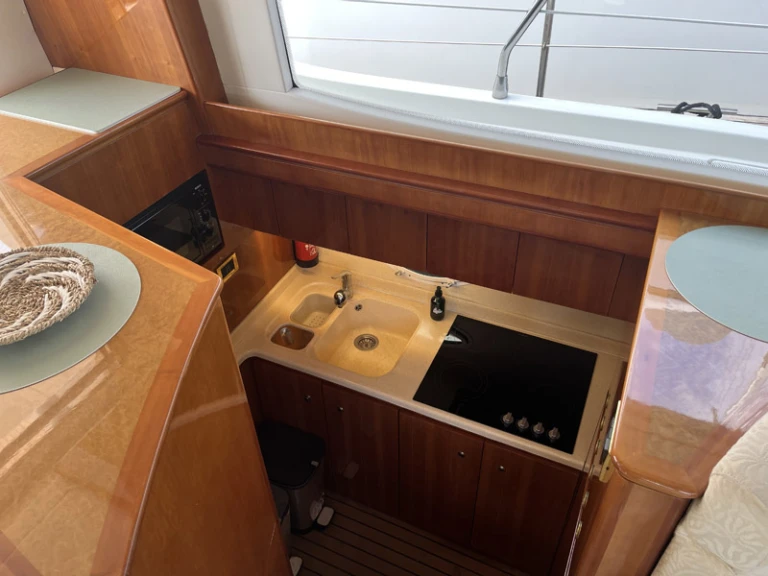 Motorboat to hire Marina de Dénia at the best price