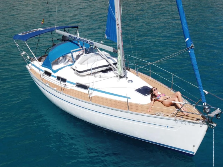 Hire Sailboat Bavaria with a boat licence