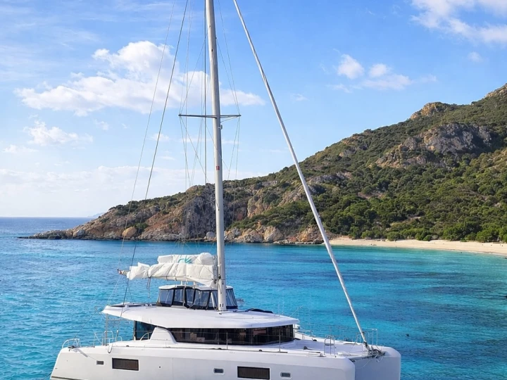 Catamaran hire in Marseille - Lagoon Lagoon 42