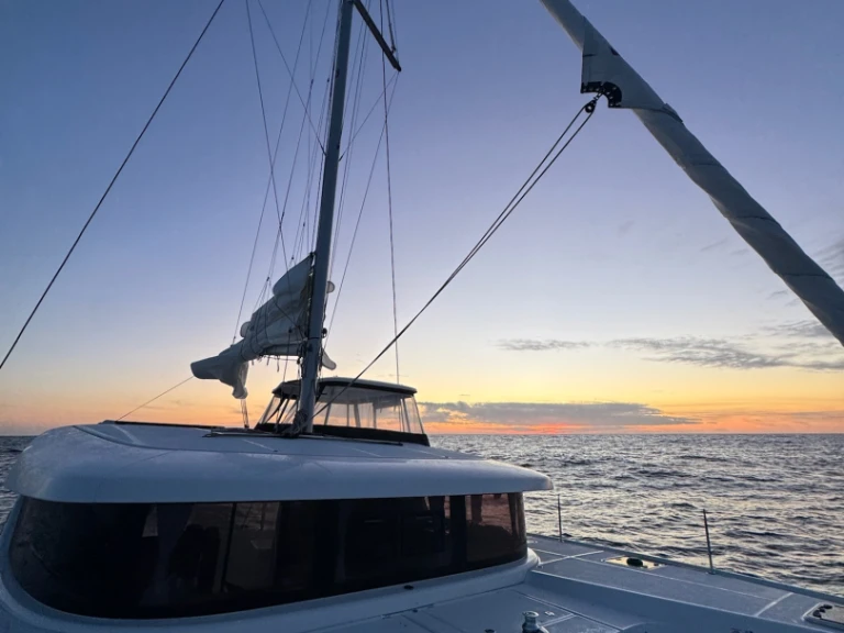 Hire Catamaran Lagoon with a boat licence