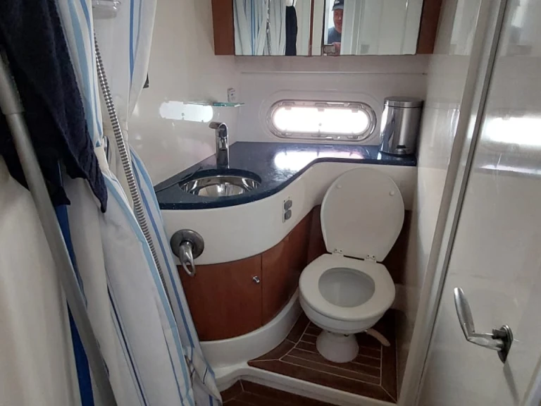 Hire a Sunseeker Manhattan 66 Dubai Marina