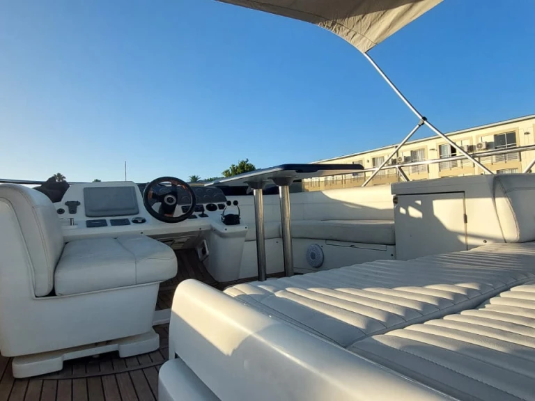 Yacht hire Dubai Marina cheap Manhattan 66