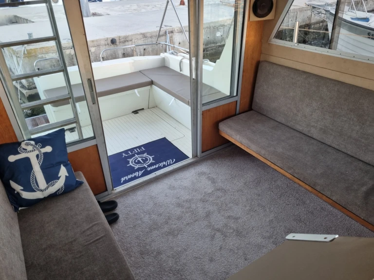 Yacht charter Šibenik - Princess Princess 33 on SamBoat
