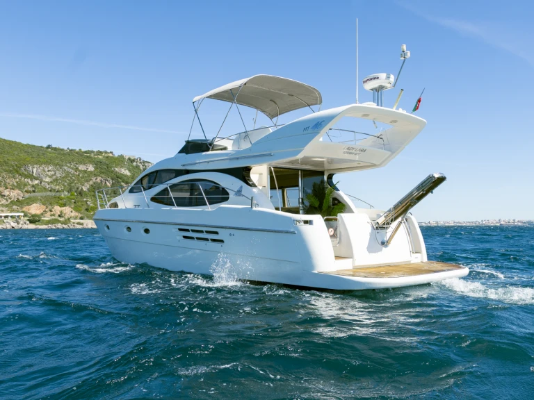 Luxury Yacht hire in Tróia - Azimut Azimut 46 Fly