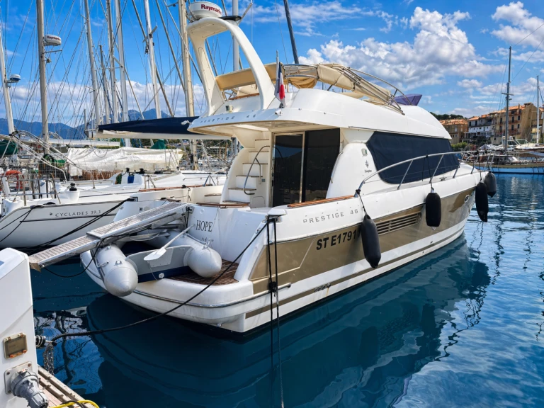 Hire Luxury Yacht with or without skipper Prestige Propriano