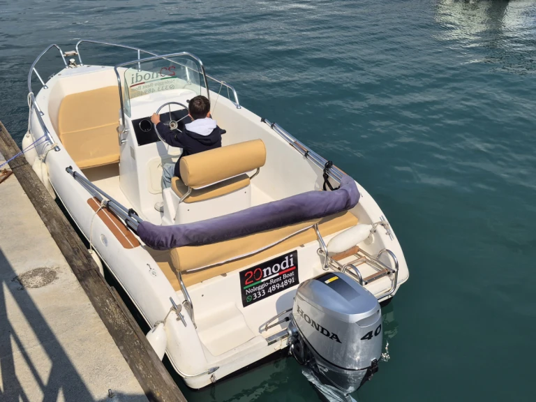 Hire Motorboat BLU LINE with a boat licence