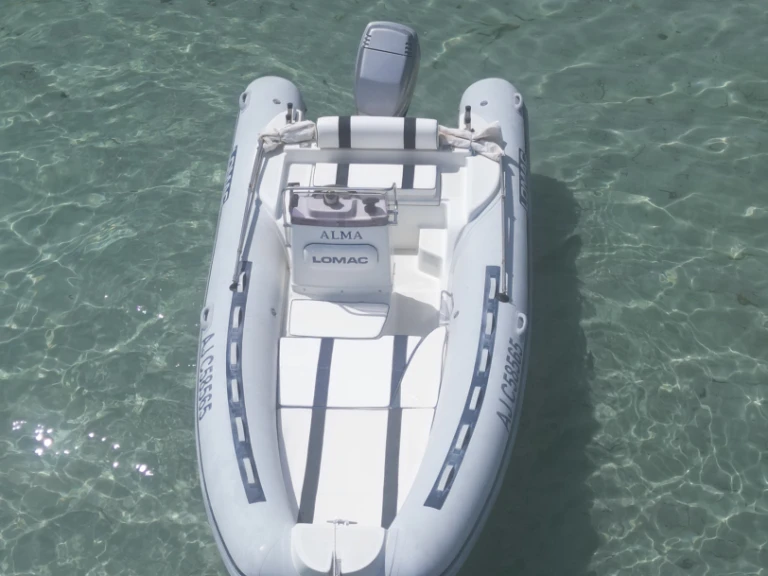 Hire a Lomac Lomac 540 IN Porto-Vecchio