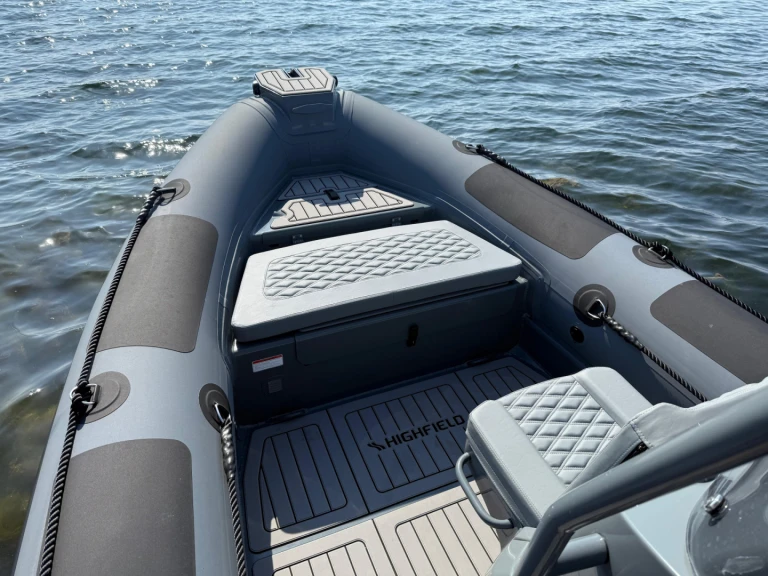 Hire RIB Highfield with a boat licence