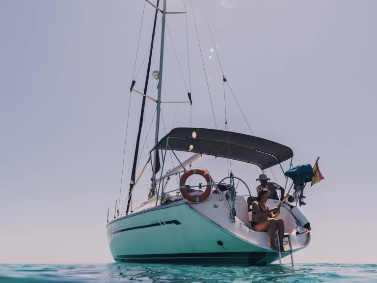 Charter a Bavaria Bavaria 40 in Mahón on Samboat