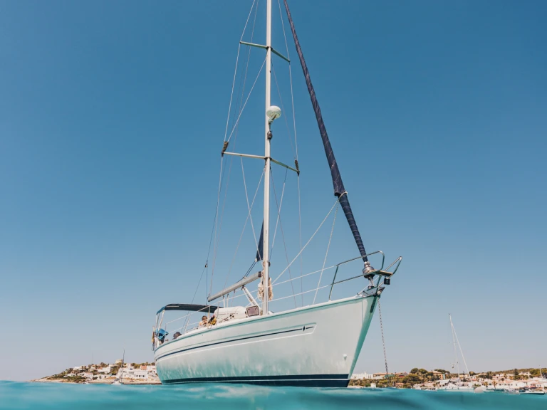 Hire Sailboat with or without skipper Bavaria Mahón