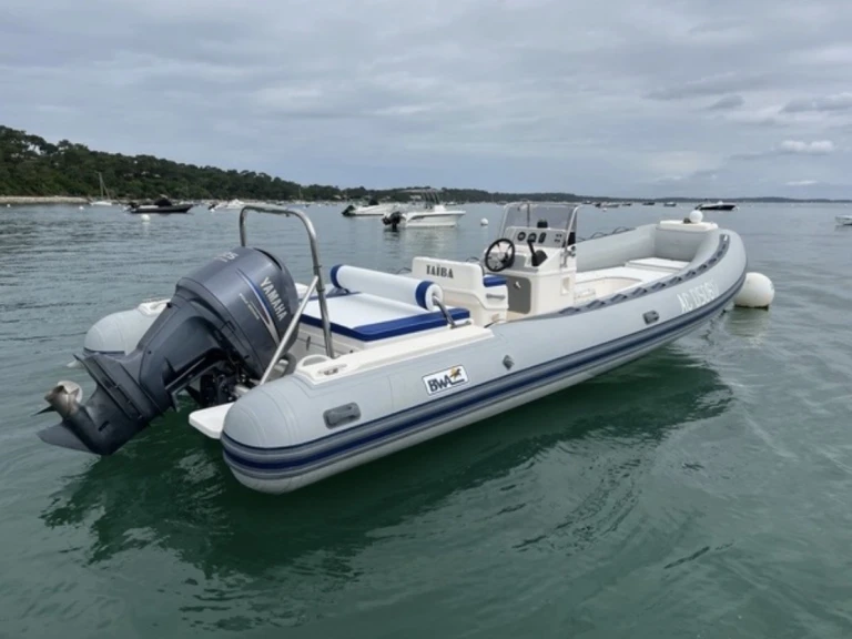 Hire RIB Bwa with a boat licence