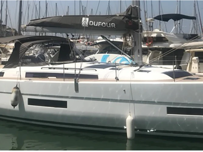 Yacht charter Dénia - Dufour Dufour 530 on SamBoat