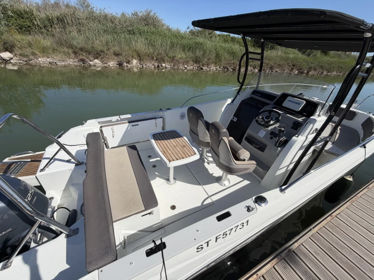 Motorboat to hire Pérols at the best price