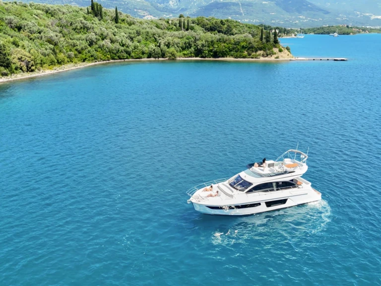 Hire Luxury Yacht Azimut with a boat licence