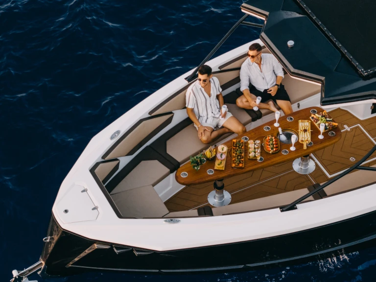 Yacht charter Mílos - Alesta Raptor Excursion on SamBoat