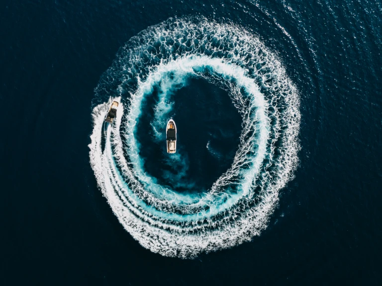 Hire a Alesta Raptor Excursion Mílos