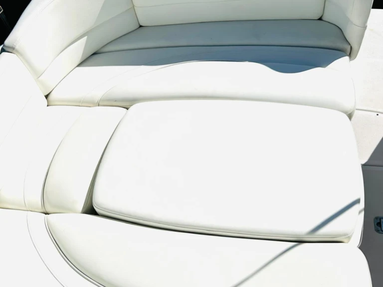 Four Winns Vista 248 charter bareboat or skippered in  Saint-Raphaël