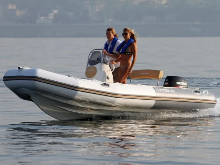 Yacht hire Pietrosella cheap Medline 550