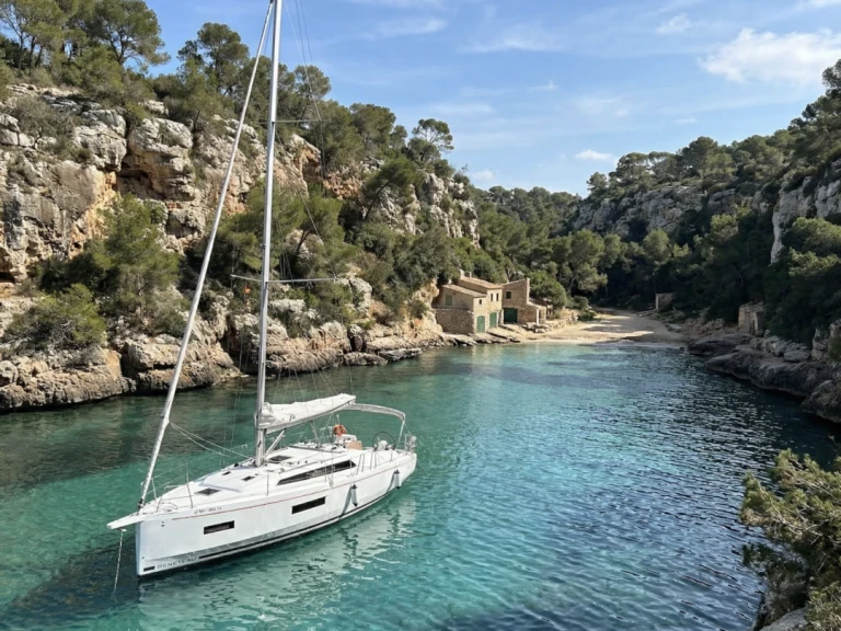 Hire Sailboat Oceanis with a boat licence