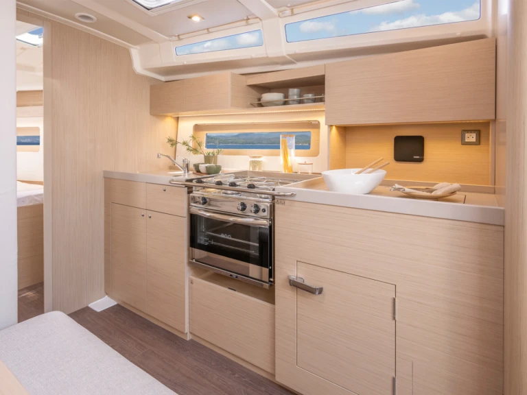 Yacht hire Palma de Mallorca cheap 37.1 firts line