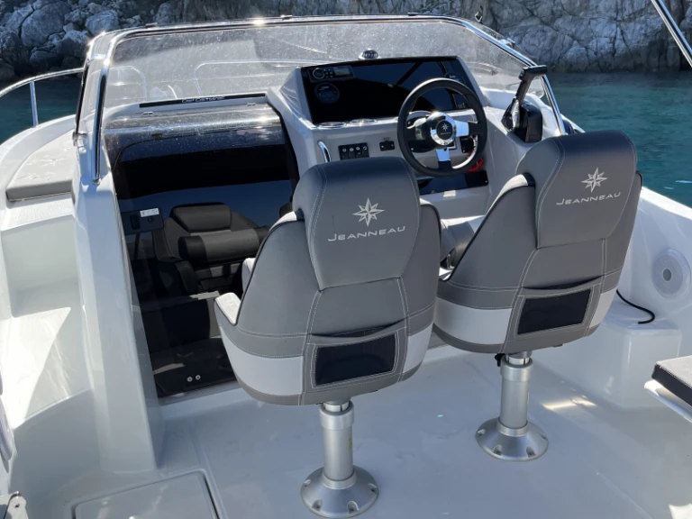 Hire Motorboat with or without skipper Jeanneau Dubrovnik