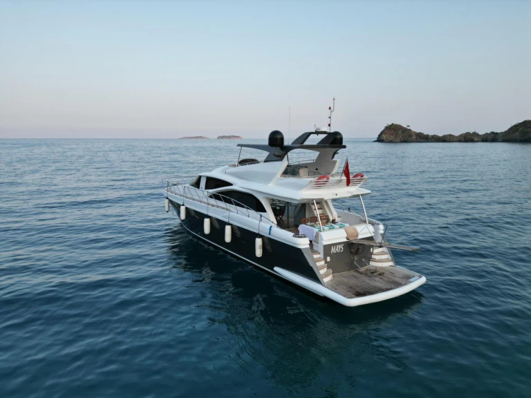 Luxury Yacht to hire Kemerköy at the best price