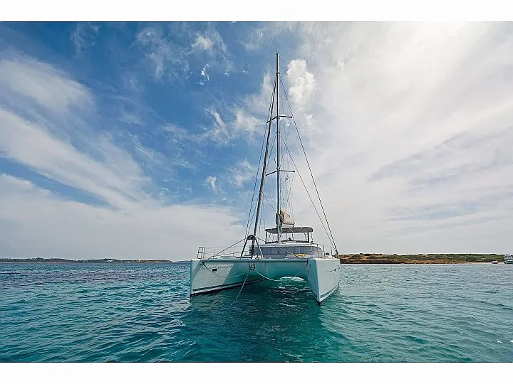 Yacht charter Alimos - Lagoon Lagoon 500 (6 cab) on SamBoat