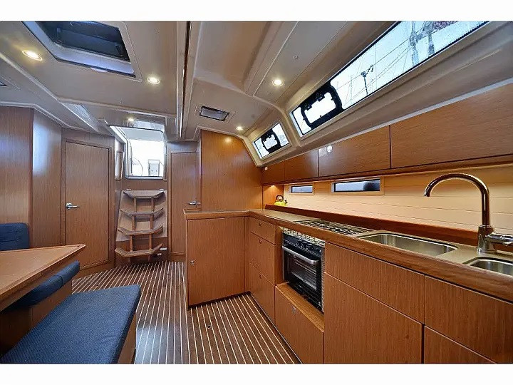 Yacht hire Alimos cheap Cruiser 46
