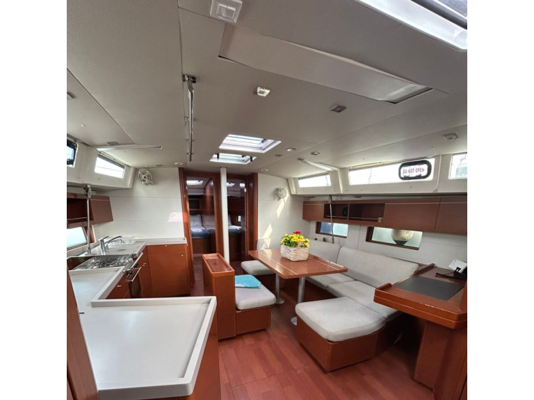 Hire Sailboat with or without skipper Bénéteau Alimos