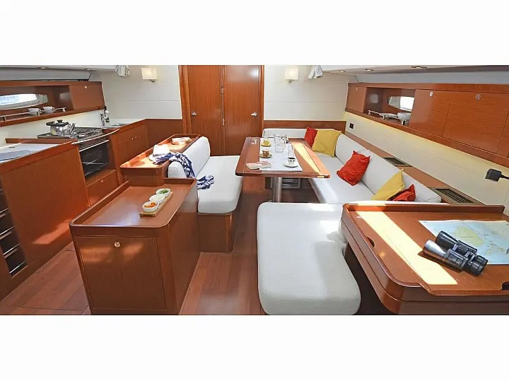 Hire a Bénéteau Oceanis 50 Family Alimos